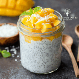 Una taza con los sabores de nuestra infusión Yogurt de Mango. Trozos de mango con coco y leche